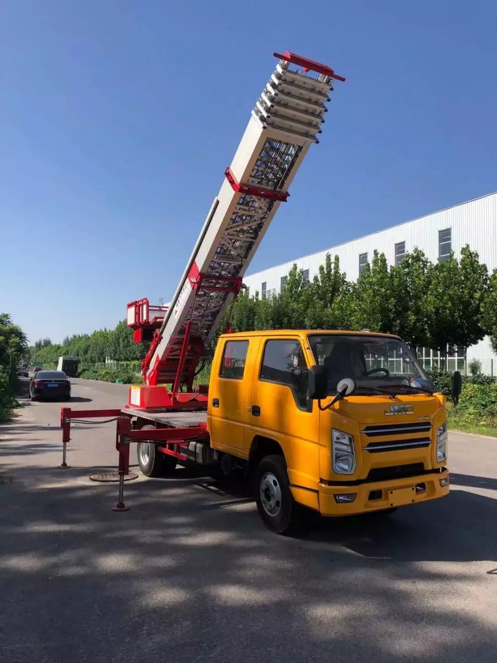 漳州龙文附近的云梯车出租服务：轻松解决高空作业需求