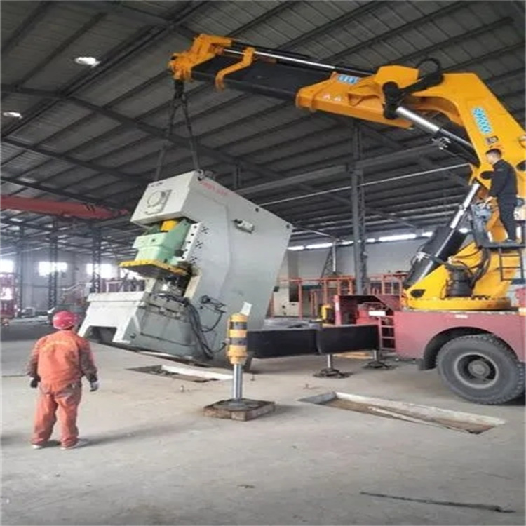 漳州龙文80吨折臂吊车出租附近电话