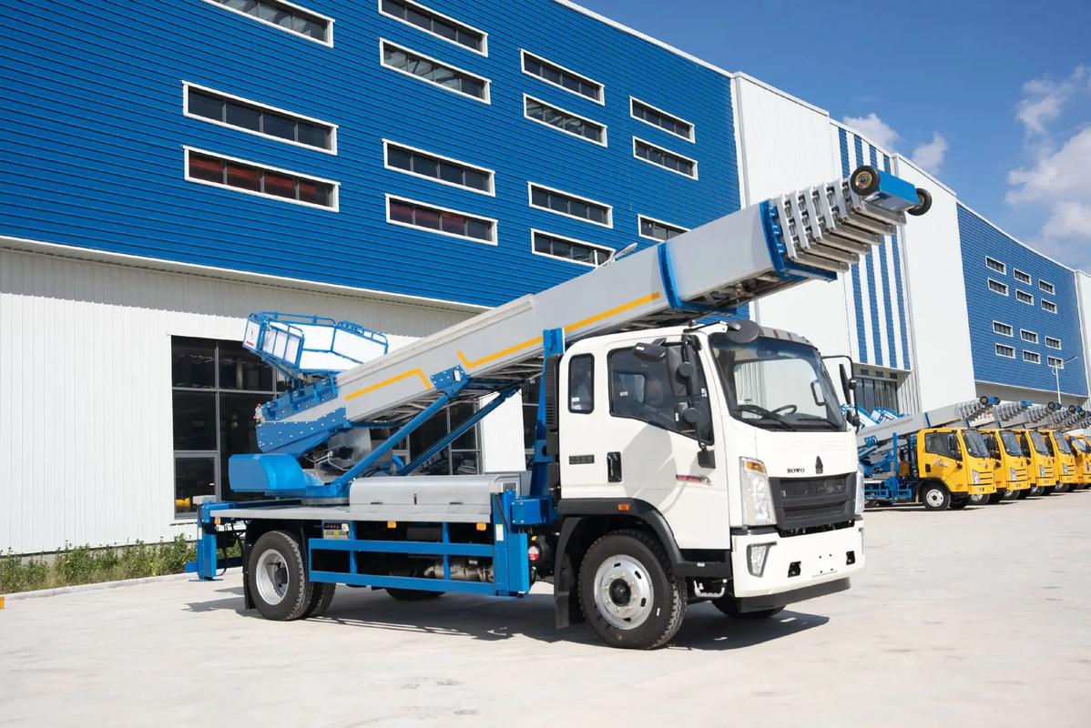 漳州龙文出租云梯车高空作业车 建筑垃圾搬运