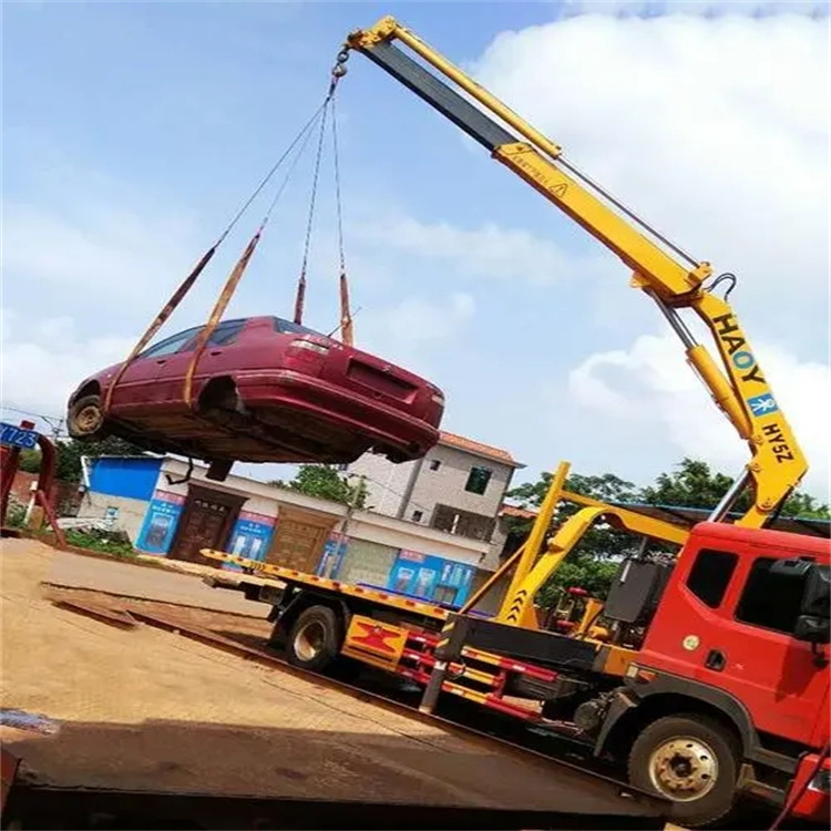 漳州龙文吊车吊汽车的正确方法